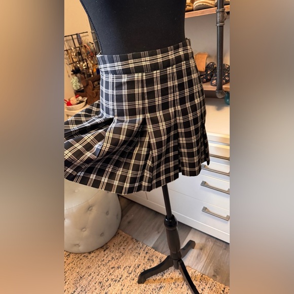 Plaid Black and White Women's Skirt - Picture 6 of 7